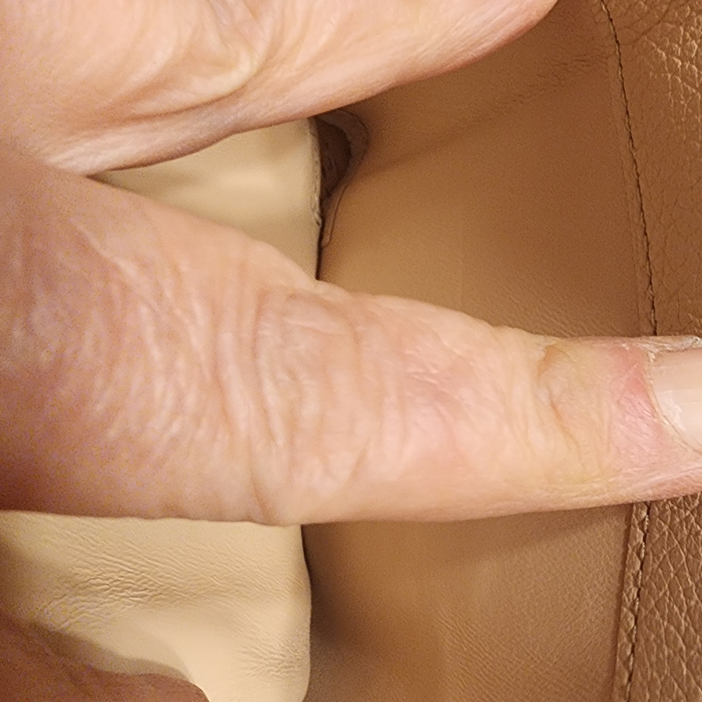 Chloé Alphabet Small Tri-Fold Wallet crafted from grained calfskin New Unused - Picture 13 of 16